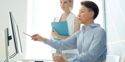 HR manažér spravuje onboarding zamestnancov a povinné školenia v digitálnom systéme